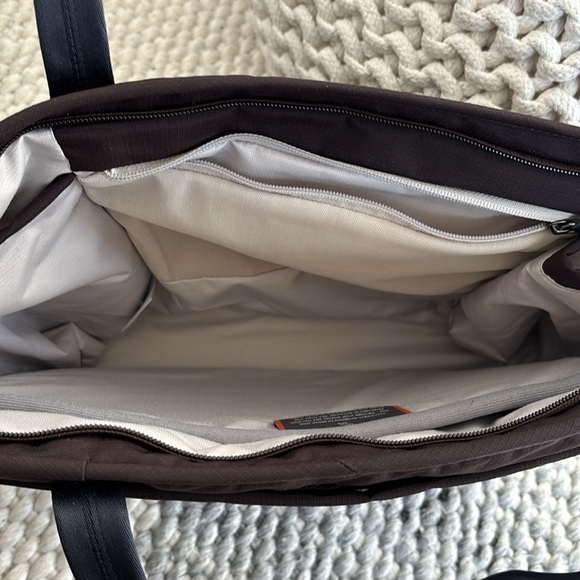 NWT Bellroy Tokyo Wander Tote Deep Plum 15 liters 16” Laptop Bag - Picture 7 of 9